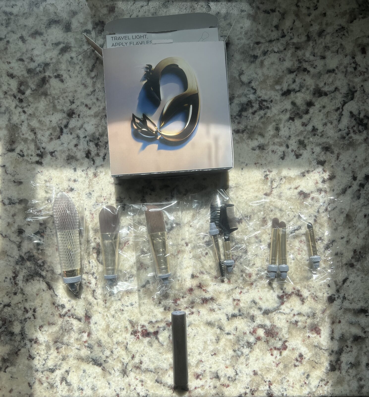 FlauntBrush product packaging and brush set.